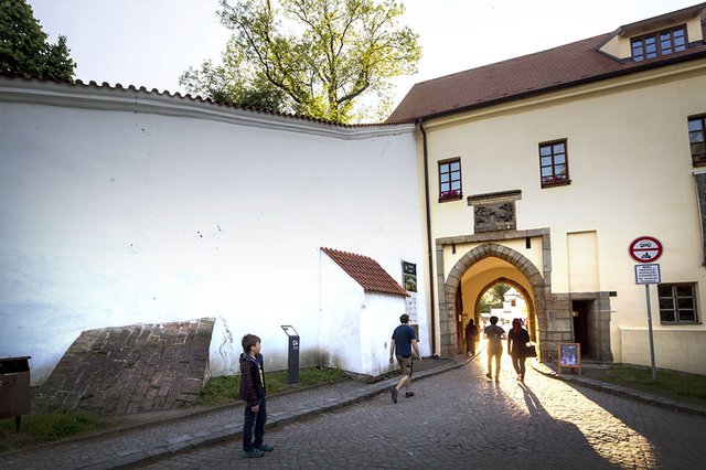 Labská brána pardubického zámku. Foto Tomáš Kubelka.